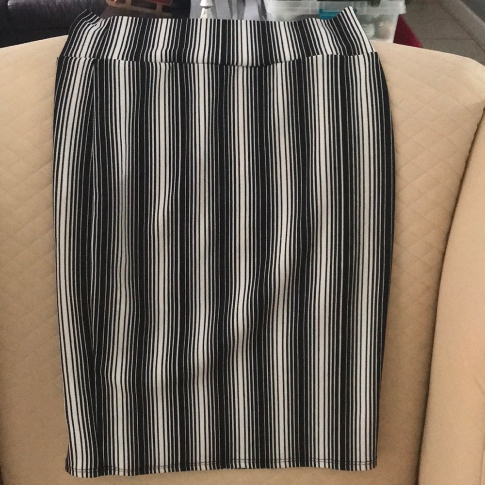 LuLaRoe skirt